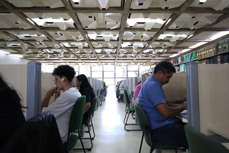 Brasil alcança 10 milhões de estudantes no ensino superior, aponta Censo 2024