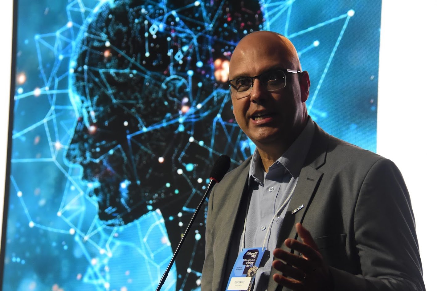 O dilema da cátedra digital: IA generativa redesenha o futuro do ensino superior