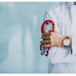 MEC pune cursos de medicina após Enamed 2025