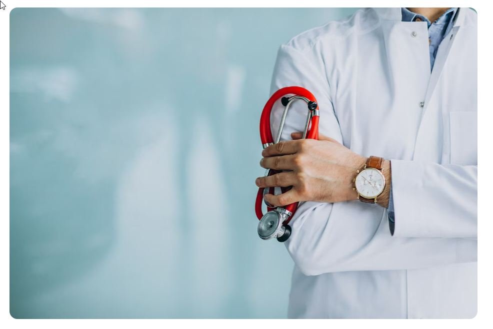 MEC pune cursos de medicina após Enamed 2025