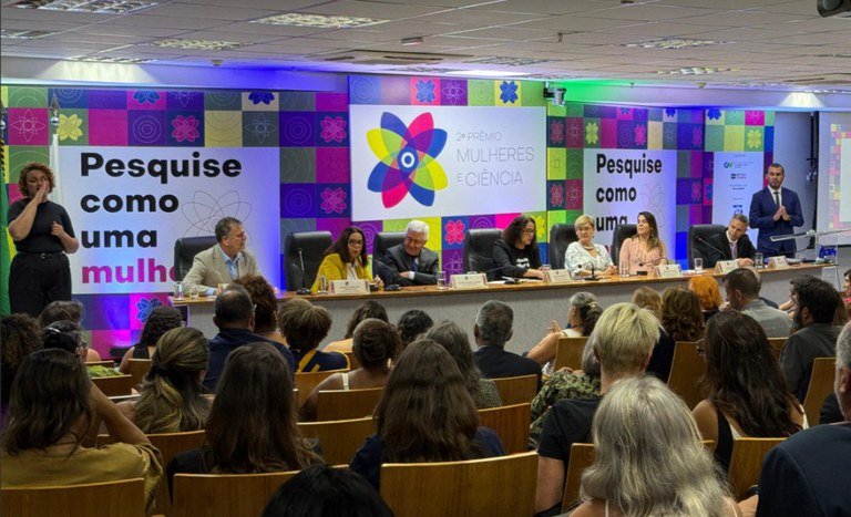 Prêmio Mulheres e Ciência reconhece pesquisadoras e estudantes no Brasil