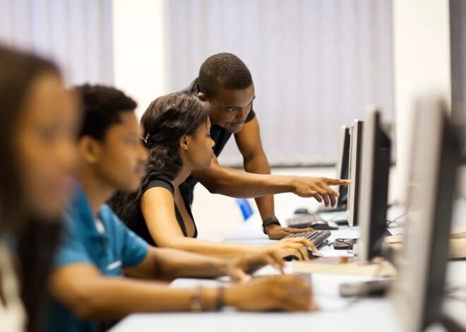 Expansão da EAD reacende debate sobre qualidade e formação de professores no Brasil