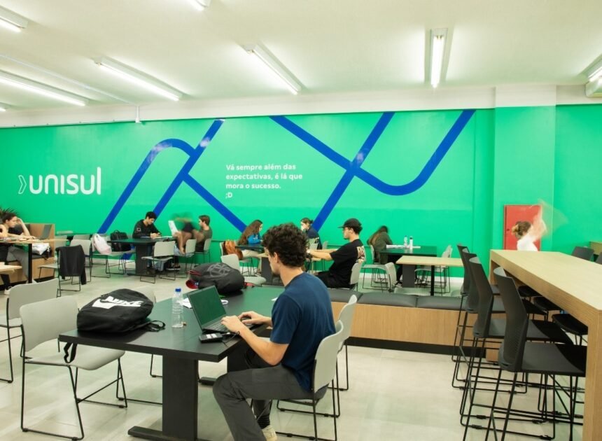 Ensino superior supera 10 milhões de matrículas no Brasil, impulsionado pela rede privada